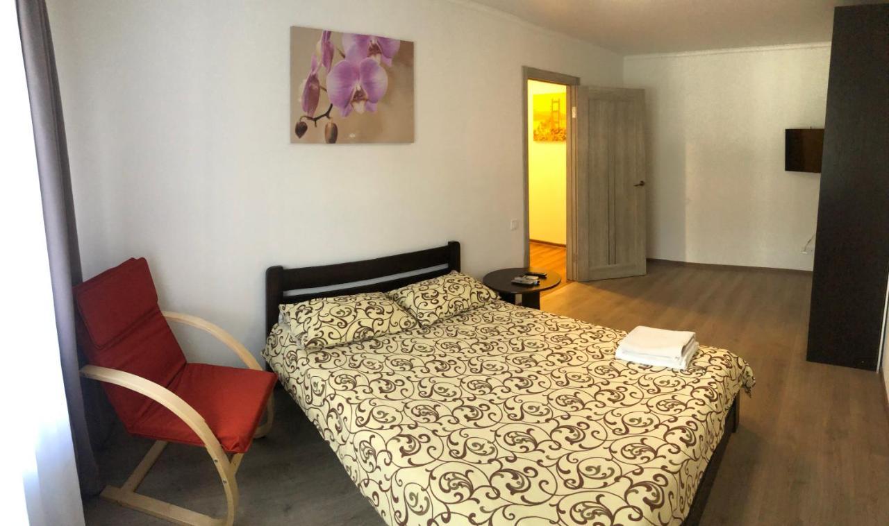 метро тараса шевченко Apartment *